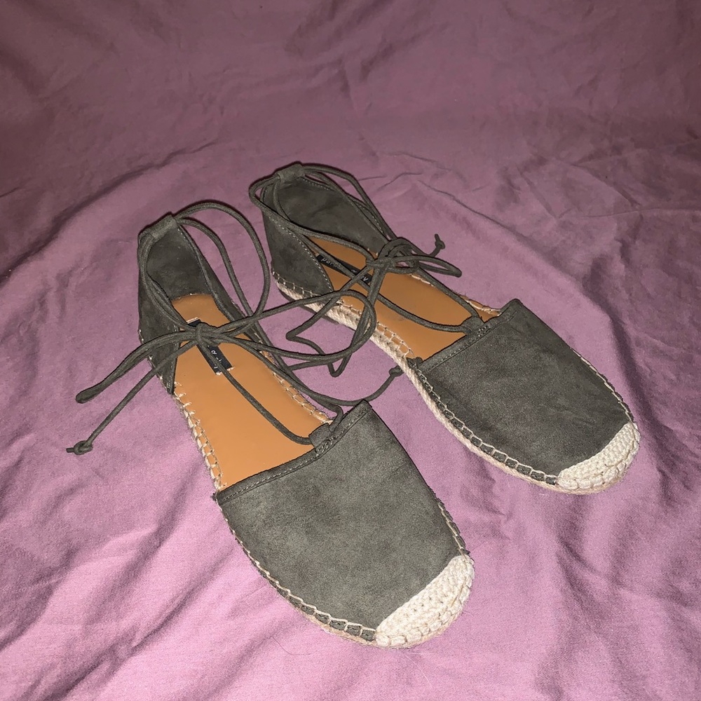 Parker & Sky- $10 
Size- 8.5
Authentic suede!
